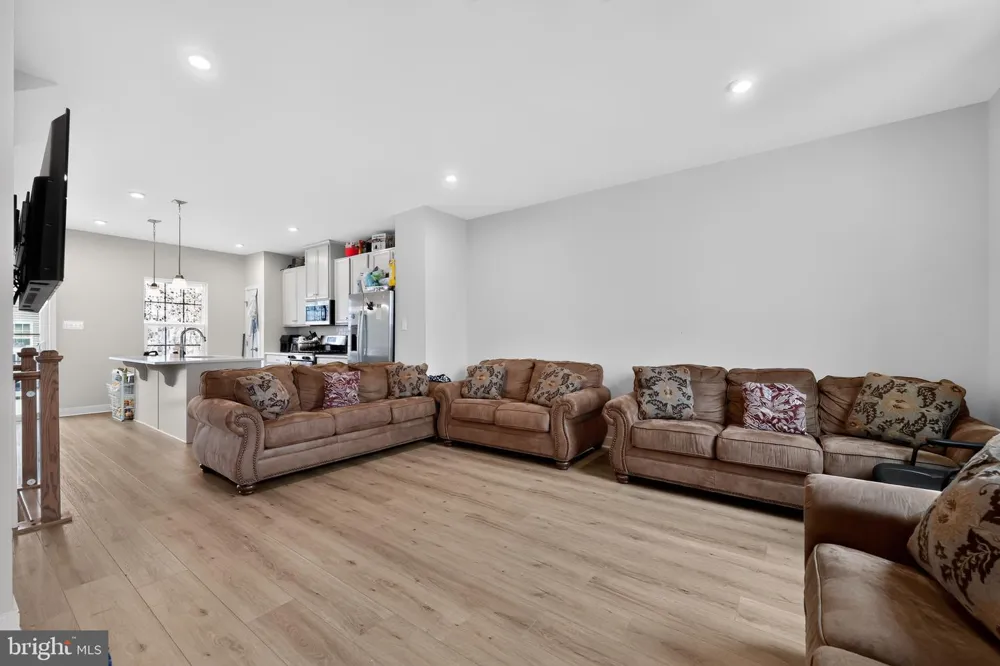109 PLAZA DRIVE Sicklerville, NJ 08081