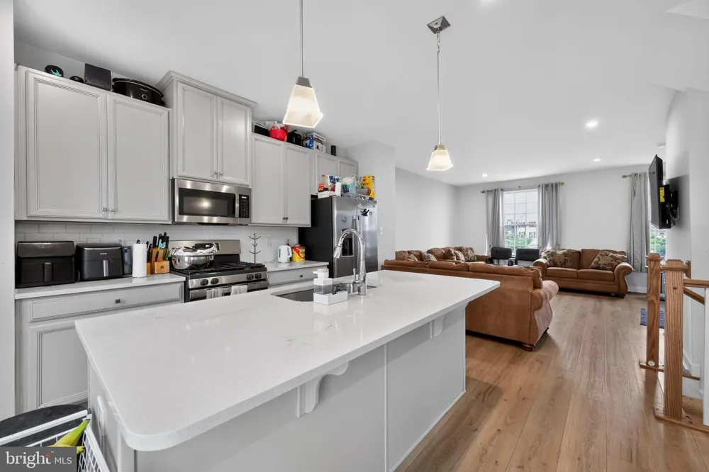 109 PLAZA DRIVE Sicklerville, NJ 08081