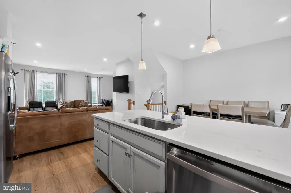 109 PLAZA DRIVE Sicklerville, NJ 08081