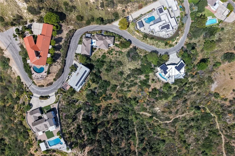 1570 Glen Oaks Boulevard Pasadena, CA 91005