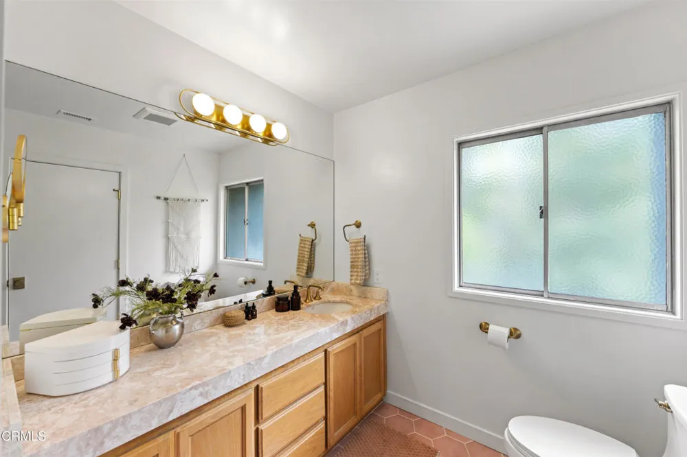 2046 Los Encinos Road Ojai, CA 93023