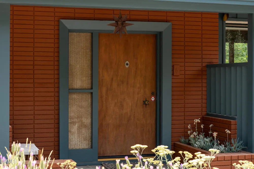 2046 Los Encinos Road Ojai, CA 93023
