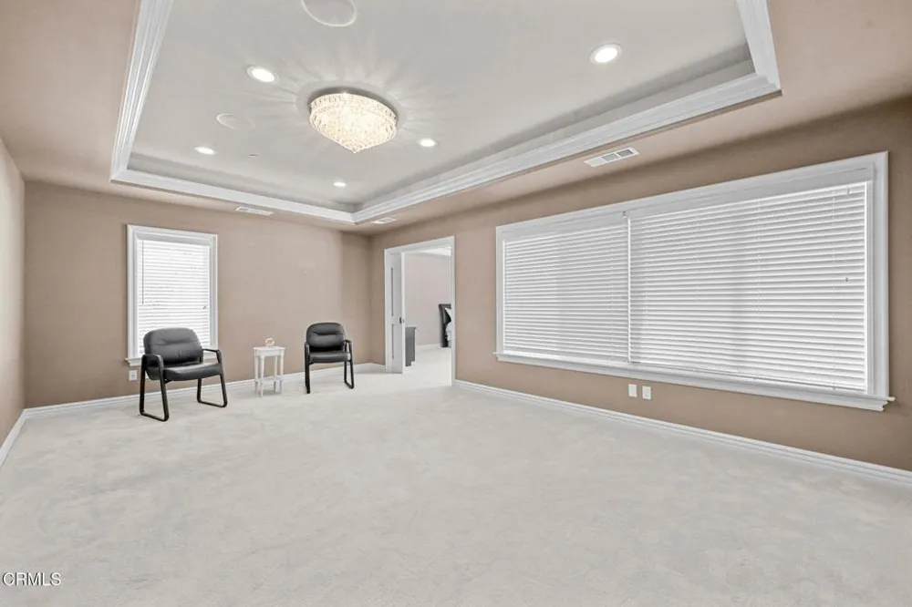3263 New York Drive Pasadena, CA 91107