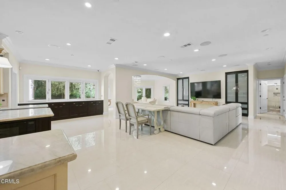 3263 New York Drive Pasadena, CA 91107