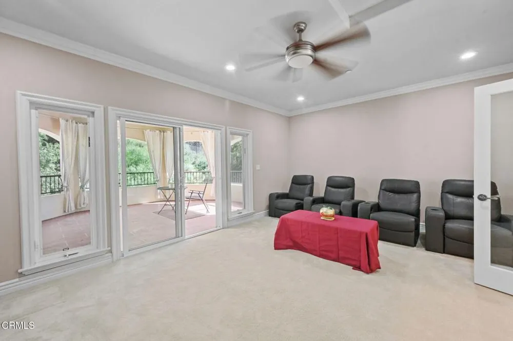 3263 New York Drive Pasadena, CA 91107