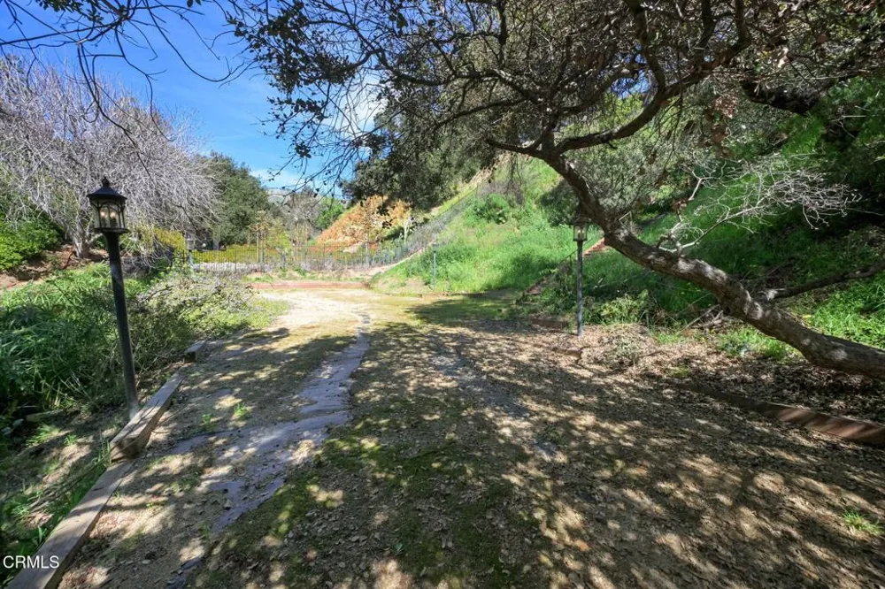 3263 New York Drive Pasadena, CA 91107