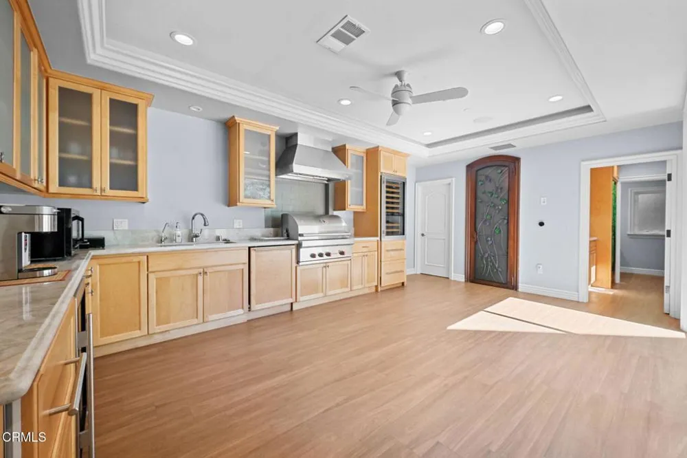 3263 New York Drive Pasadena, CA 91107