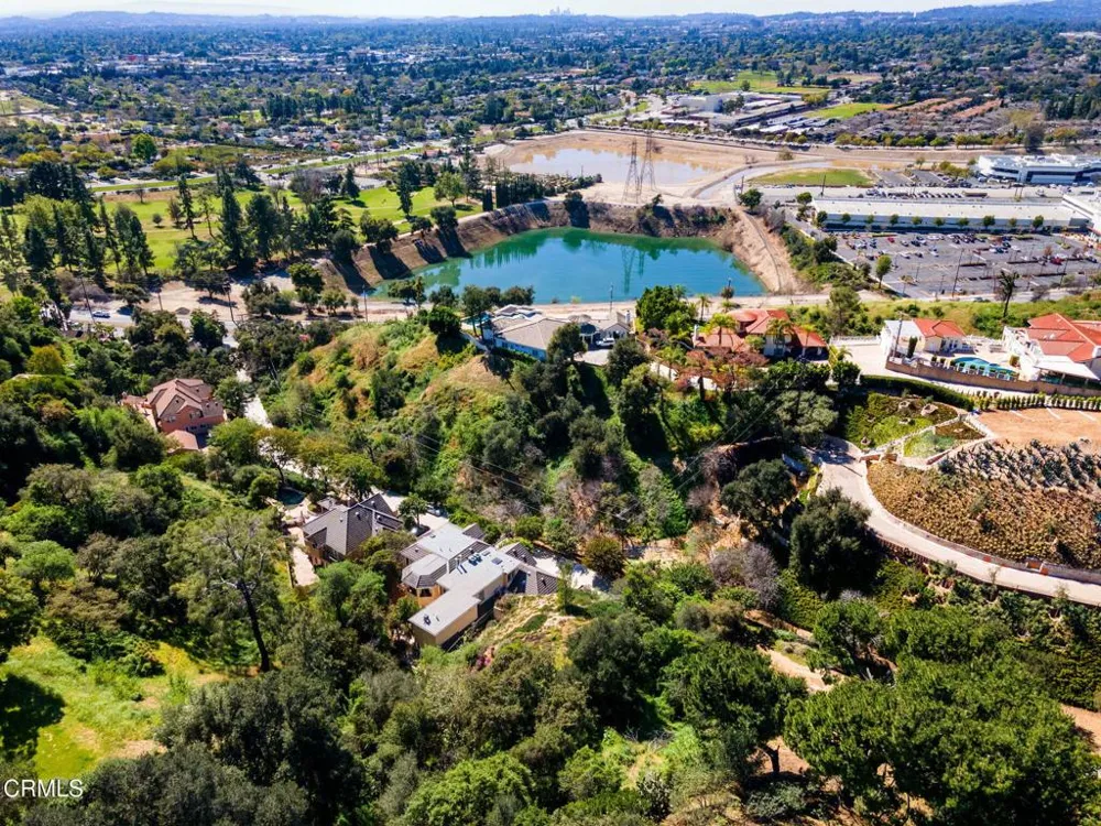 3263 New York Drive Pasadena, CA 91107
