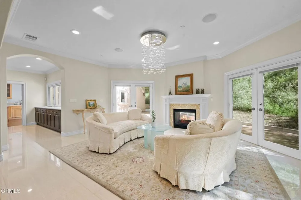 3263 New York Drive Pasadena, CA 91107