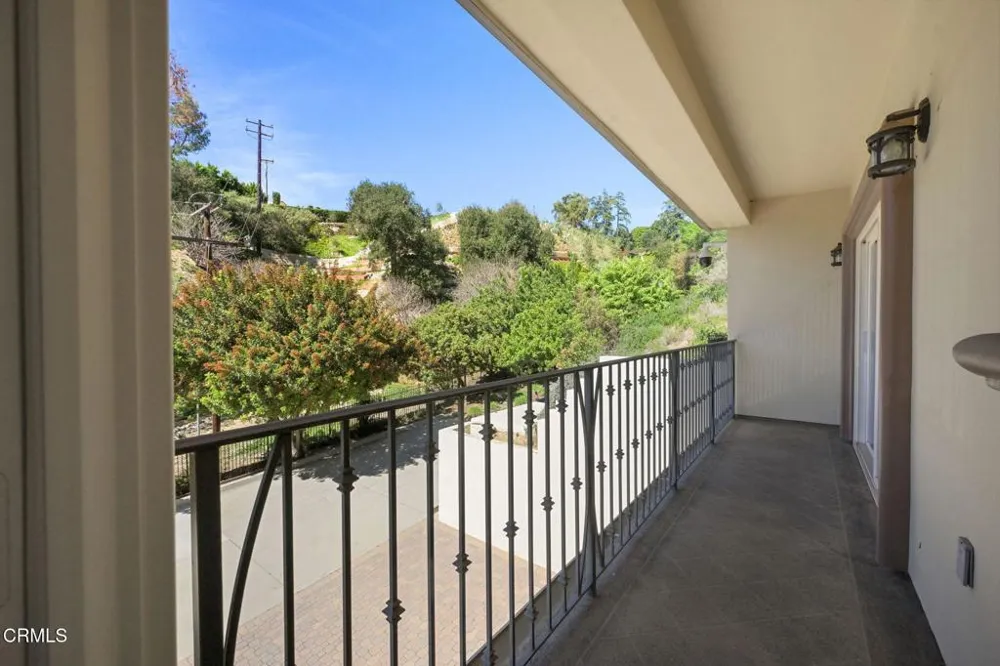 3263 New York Drive Pasadena, CA 91107