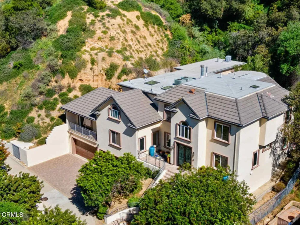 3263 New York Drive Pasadena, CA 91107