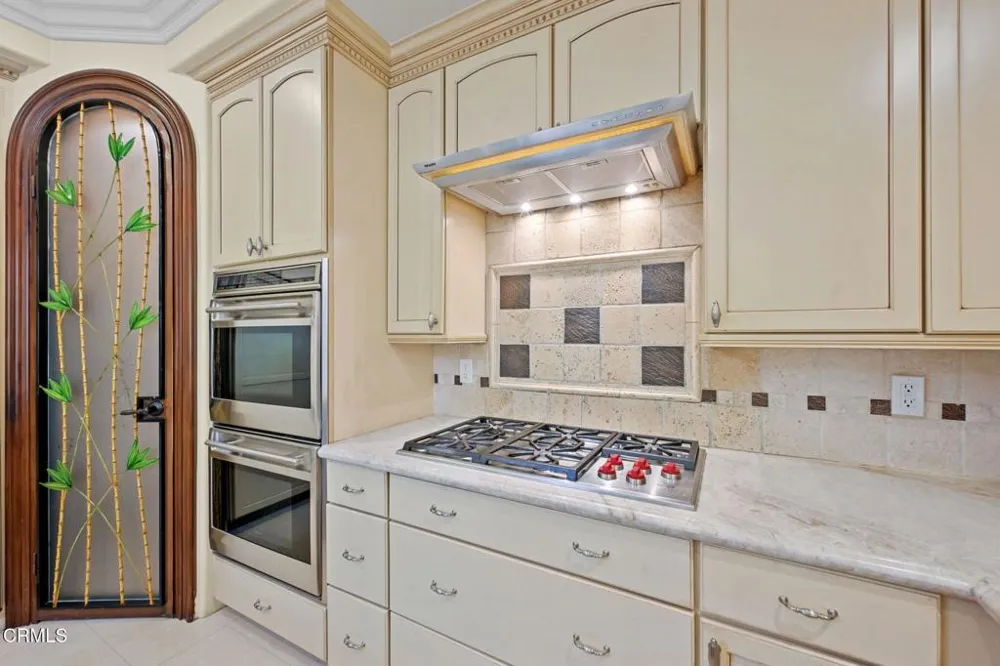 3263 New York Drive Pasadena, CA 91107