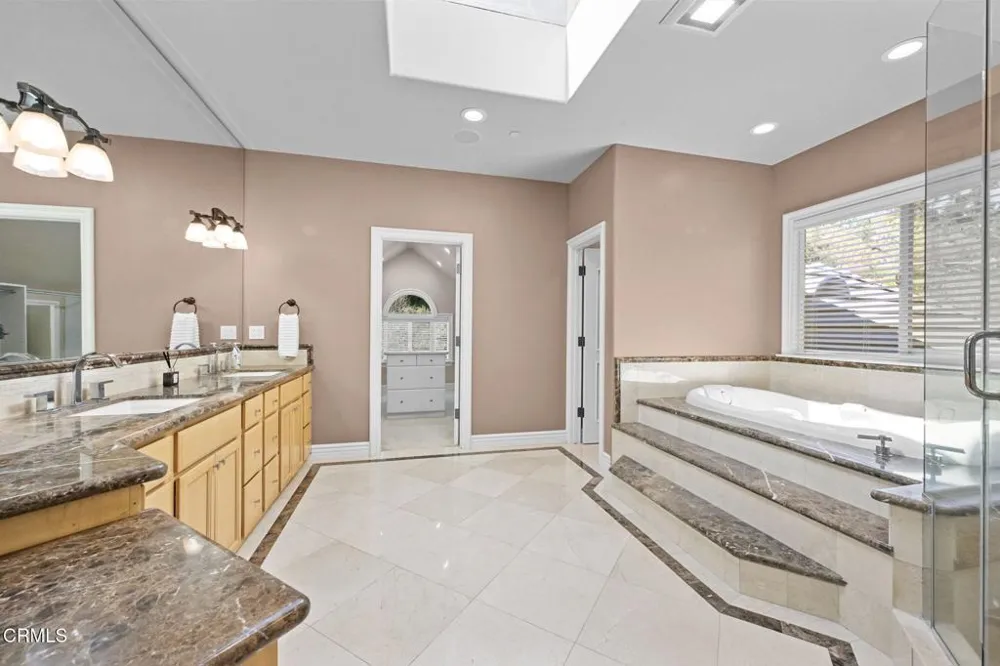 3263 New York Drive Pasadena, CA 91107