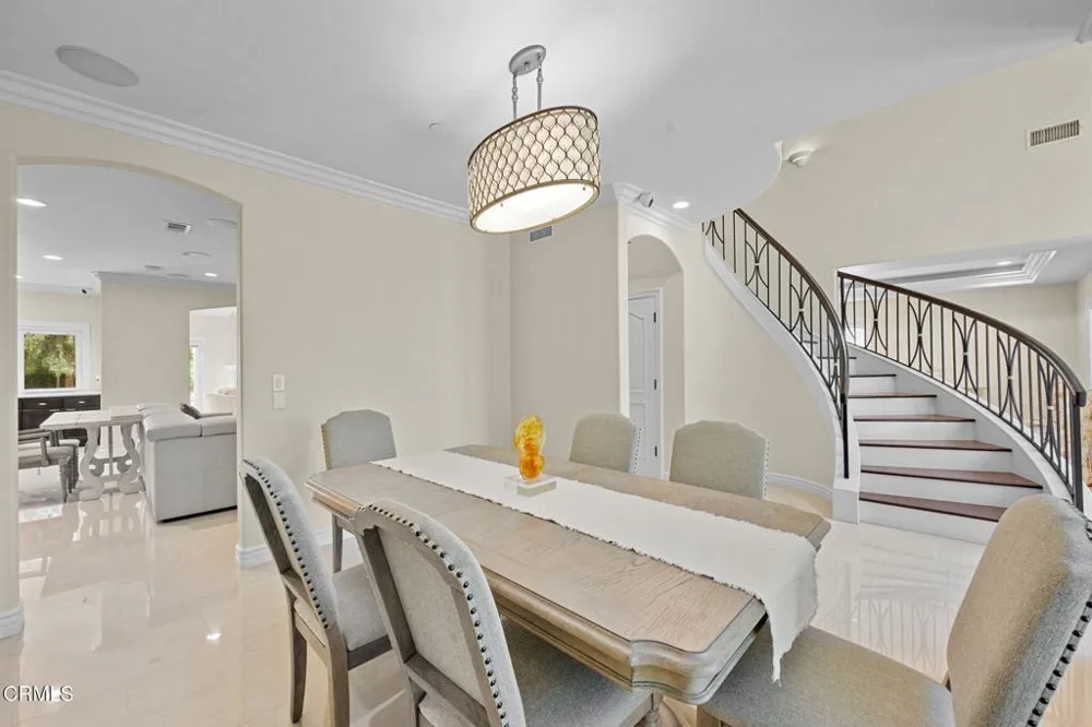3263 New York Drive Pasadena, CA 91107