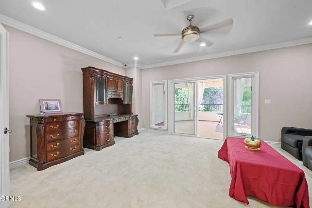 3263 New York Drive Pasadena, CA 91107