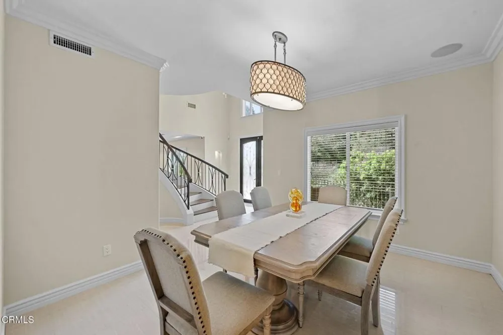 3263 New York Drive Pasadena, CA 91107