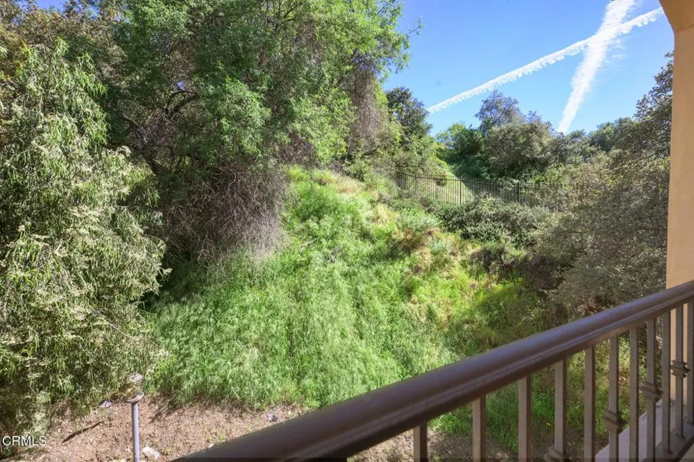 3263 New York Drive Pasadena, CA 91107