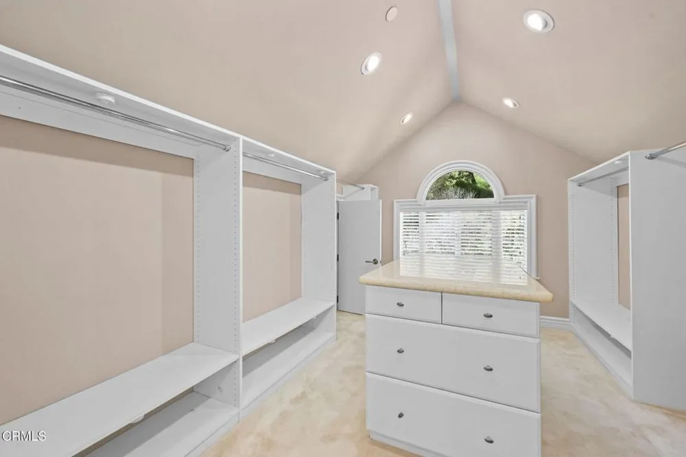 3263 New York Drive Pasadena, CA 91107