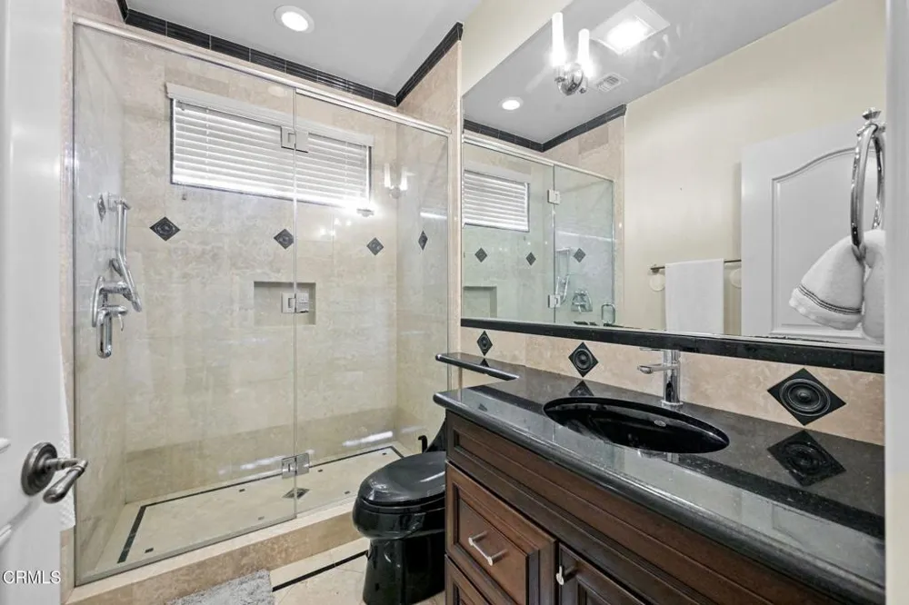 3263 New York Drive Pasadena, CA 91107