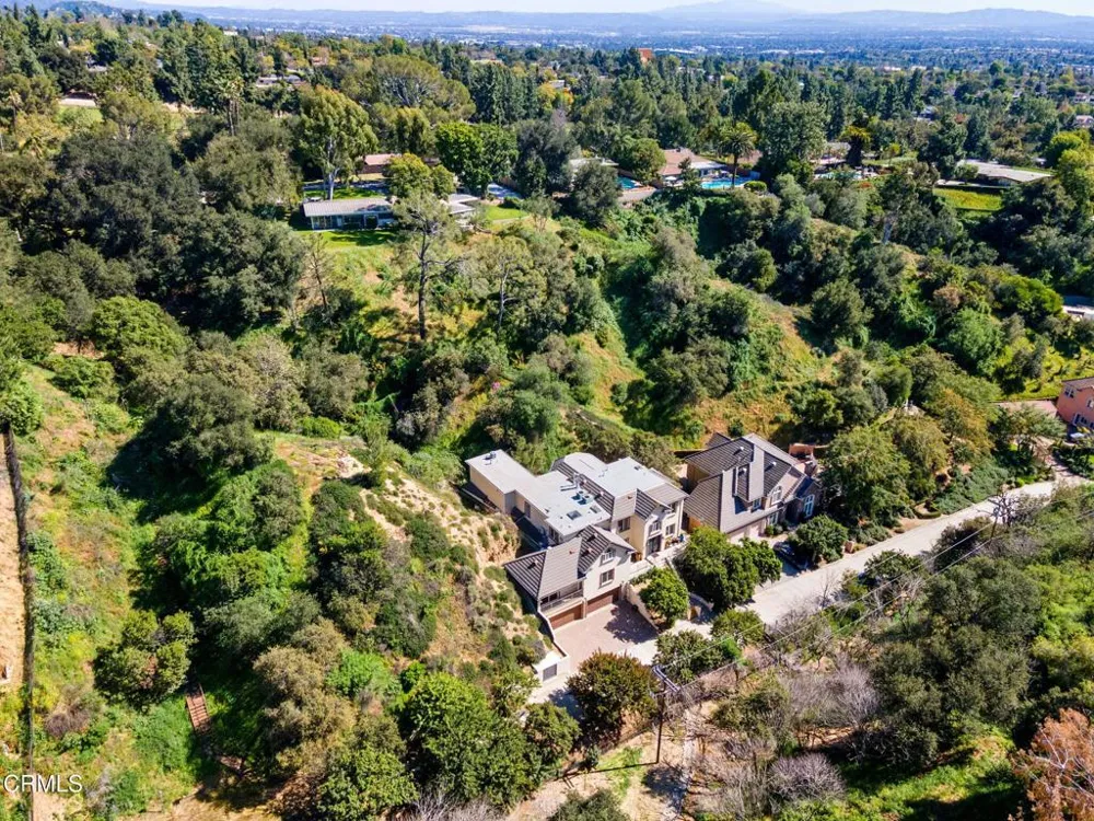 3263 New York Drive Pasadena, CA 91107