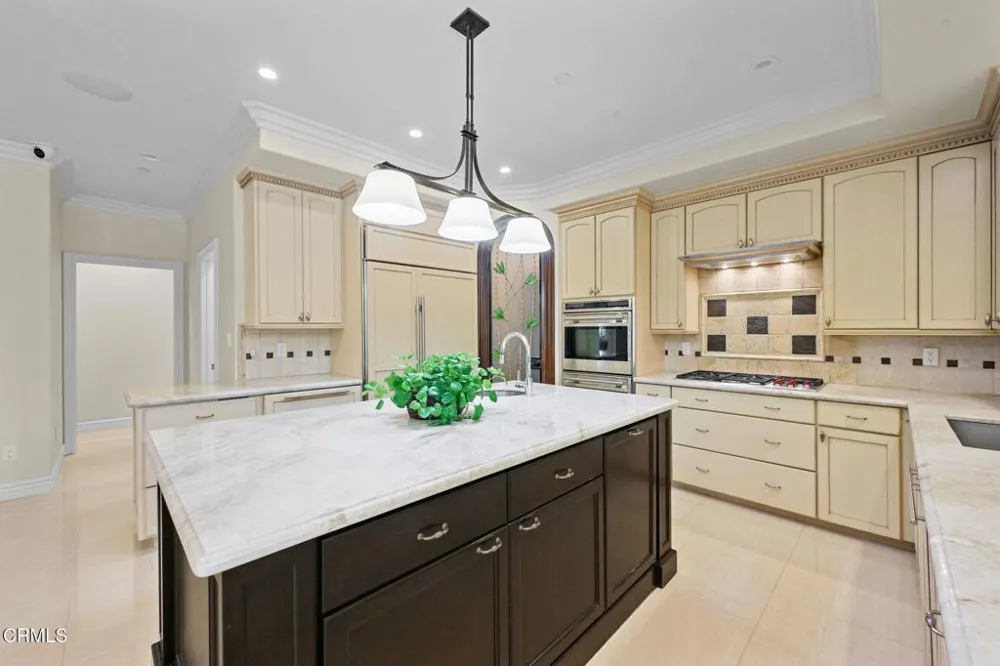 3263 New York Drive Pasadena, CA 91107