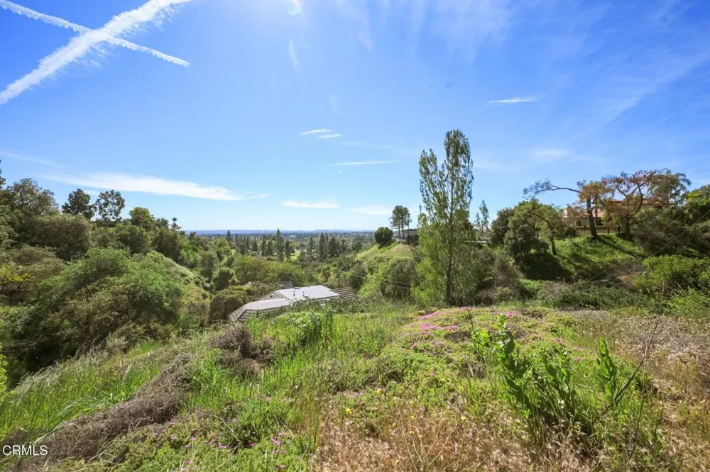 3263 New York Drive Pasadena, CA 91107