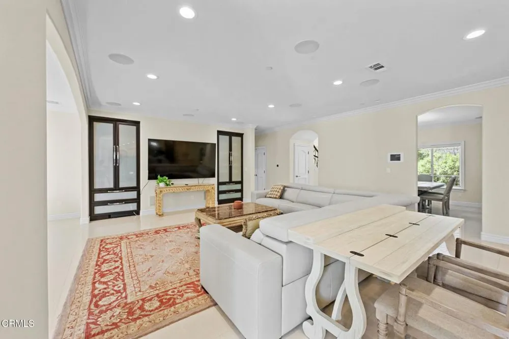 3263 New York Drive Pasadena, CA 91107