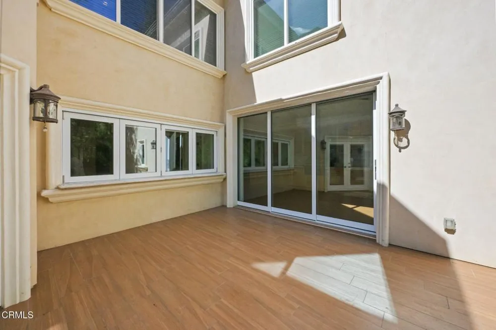 3263 New York Drive Pasadena, CA 91107