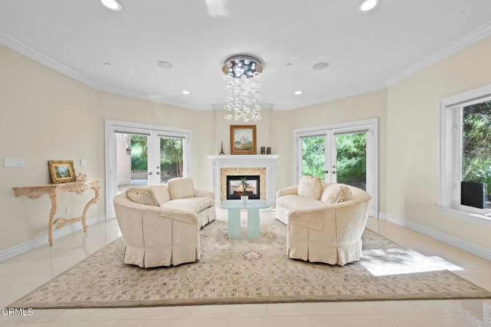 3263 New York Drive Pasadena, CA 91107