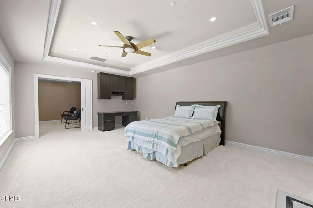 3263 New York Drive Pasadena, CA 91107