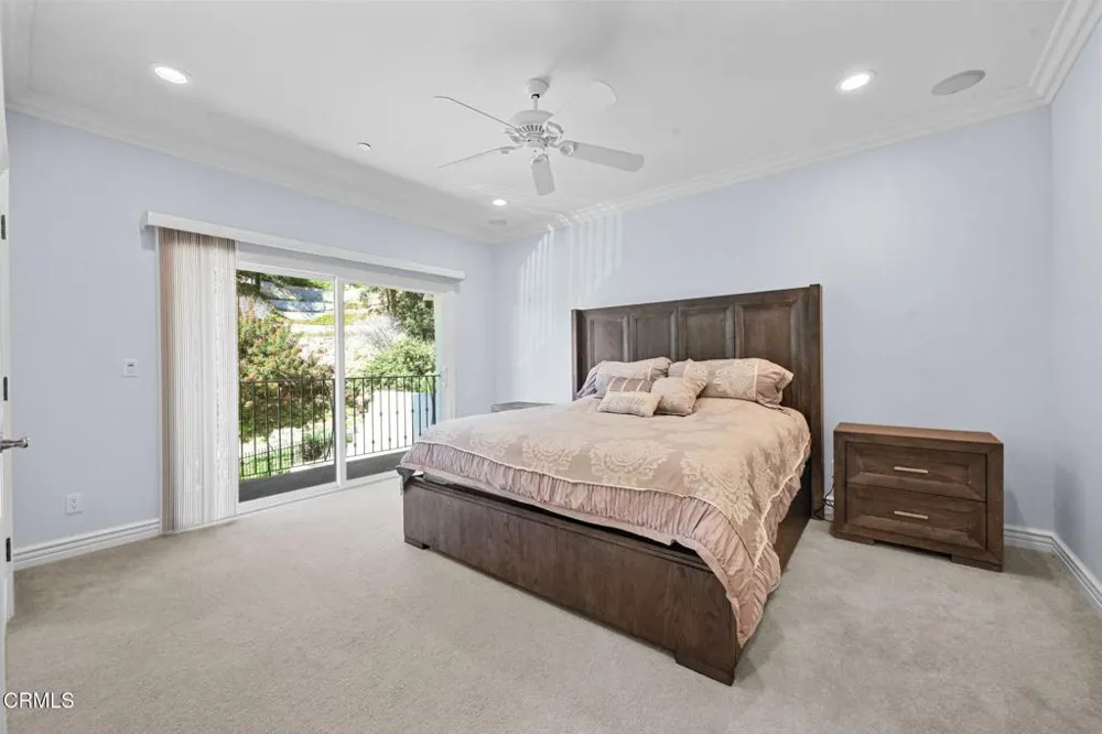 3263 New York Drive Pasadena, CA 91107