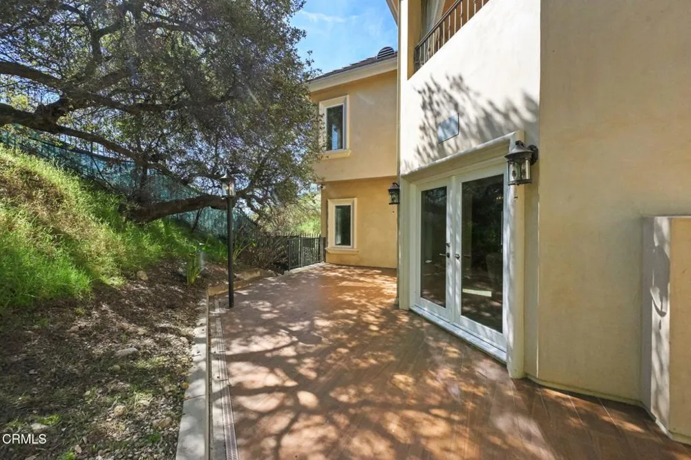 3263 New York Drive Pasadena, CA 91107