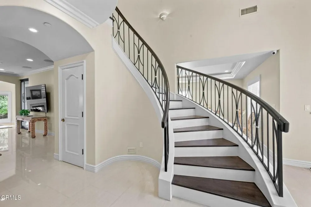 3263 New York Drive Pasadena, CA 91107