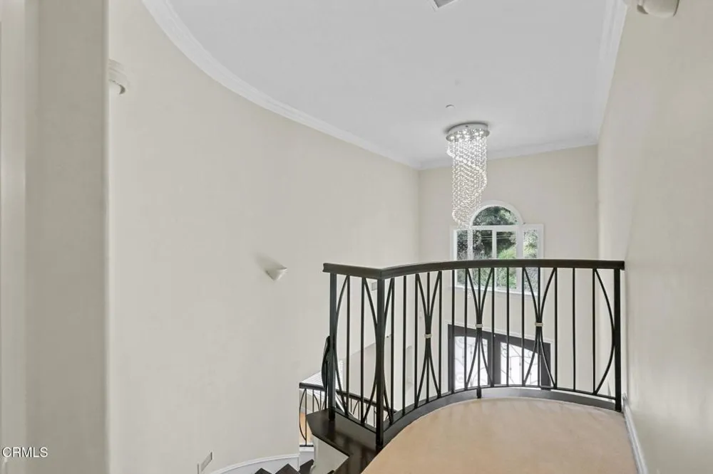 3263 New York Drive Pasadena, CA 91107