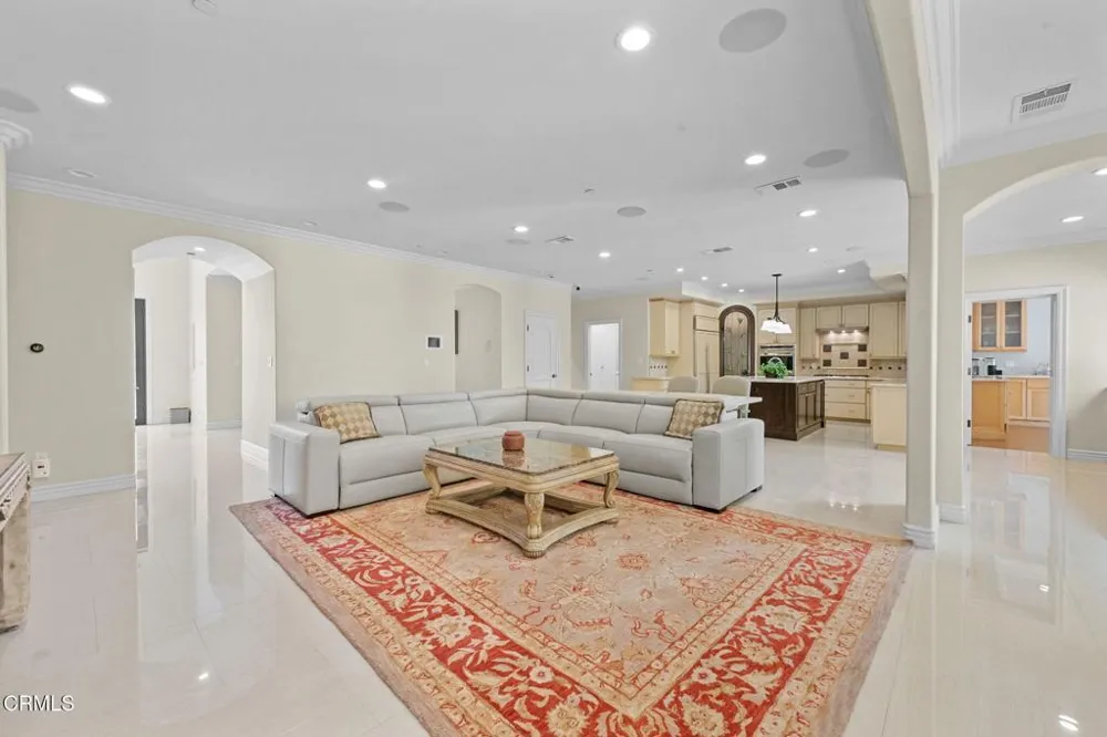 3263 New York Drive Pasadena, CA 91107
