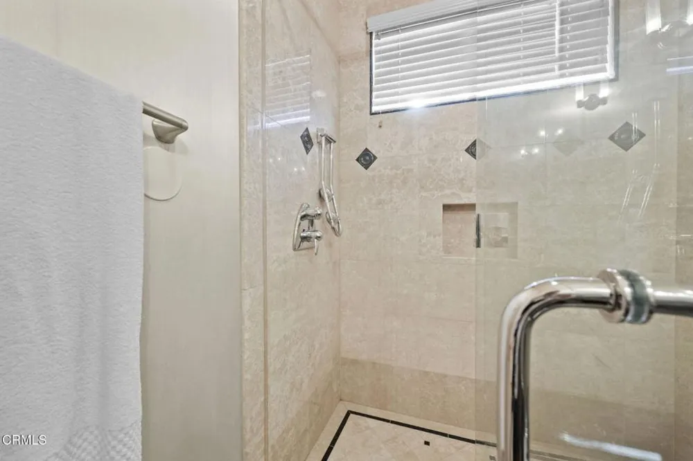 3263 New York Drive Pasadena, CA 91107