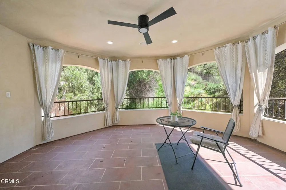 3263 New York Drive Pasadena, CA 91107