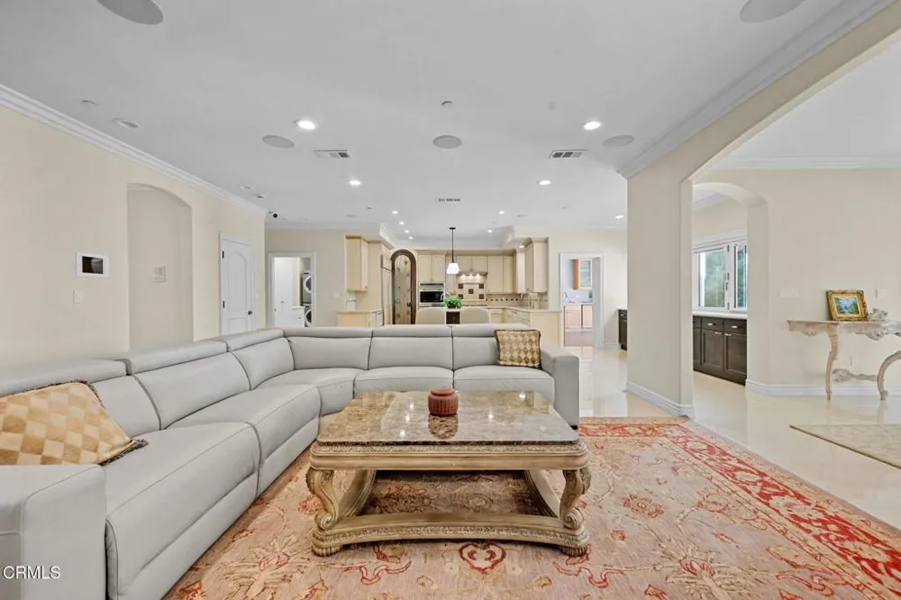 3263 New York Drive Pasadena, CA 91107