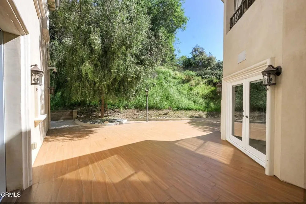 3263 New York Drive Pasadena, CA 91107
