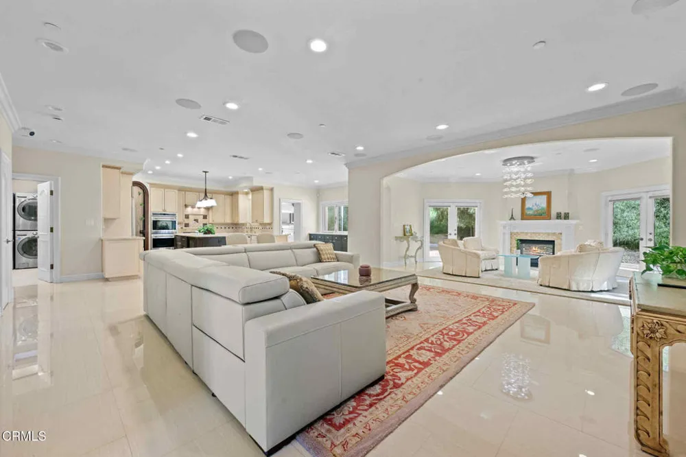 3263 New York Drive Pasadena, CA 91107