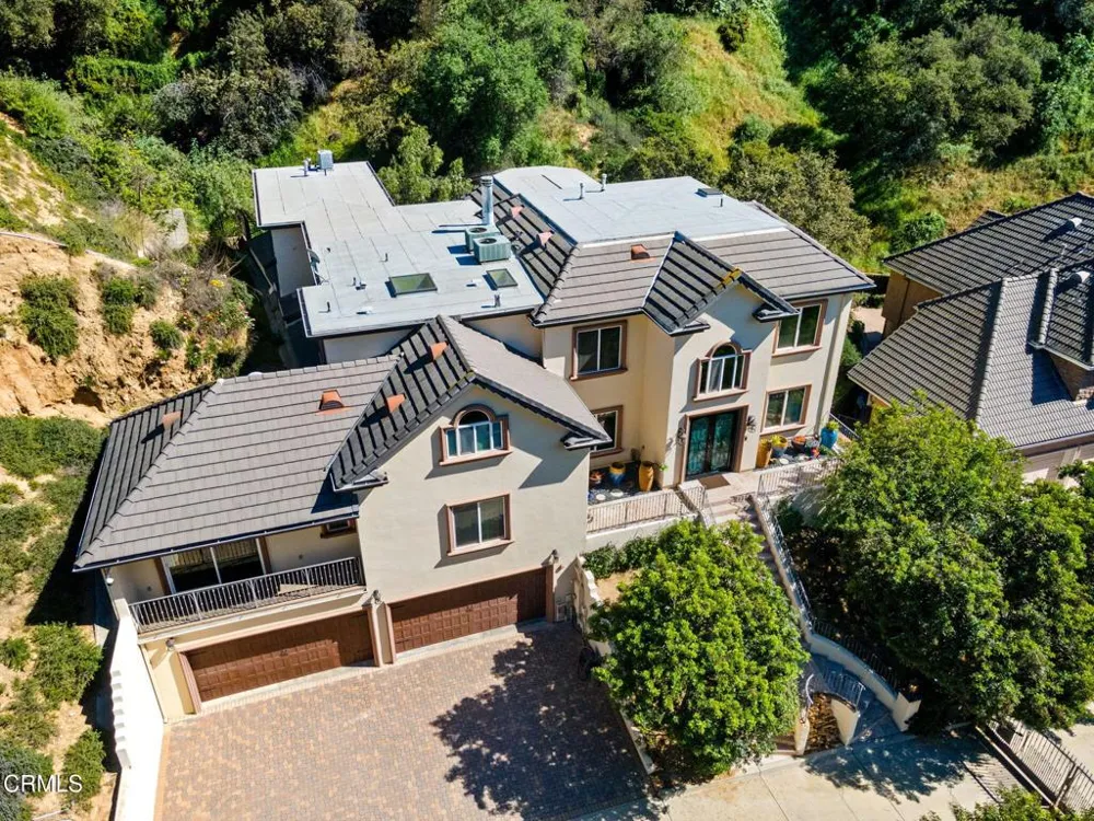 3263 New York Drive Pasadena, CA 91107
