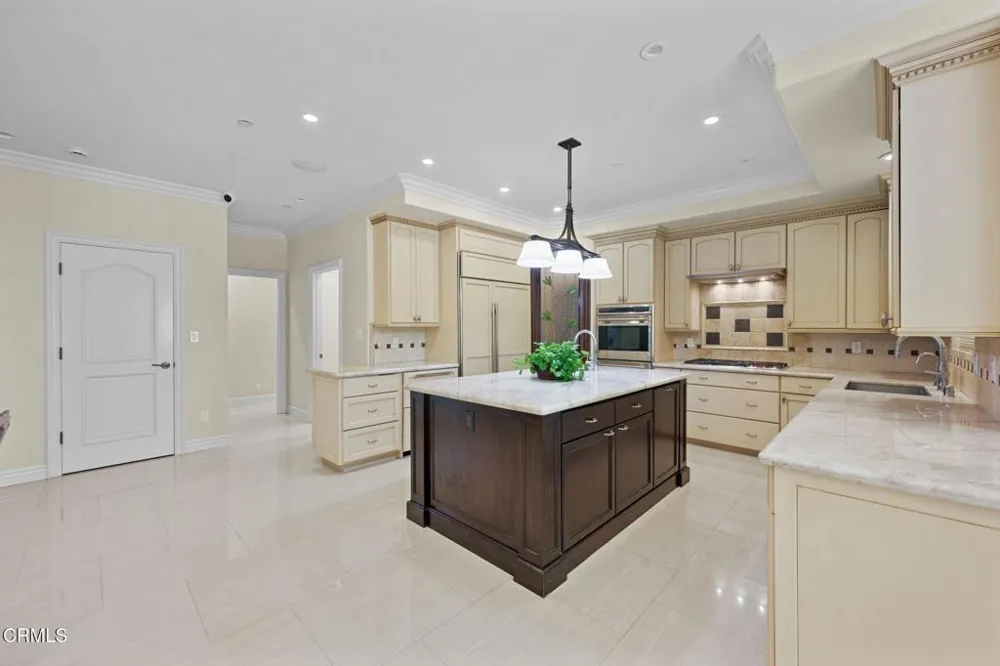 3263 New York Drive Pasadena, CA 91107