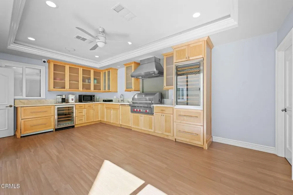 3263 New York Drive Pasadena, CA 91107