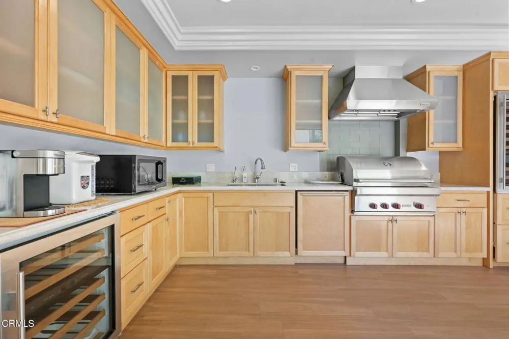 3263 New York Drive Pasadena, CA 91107