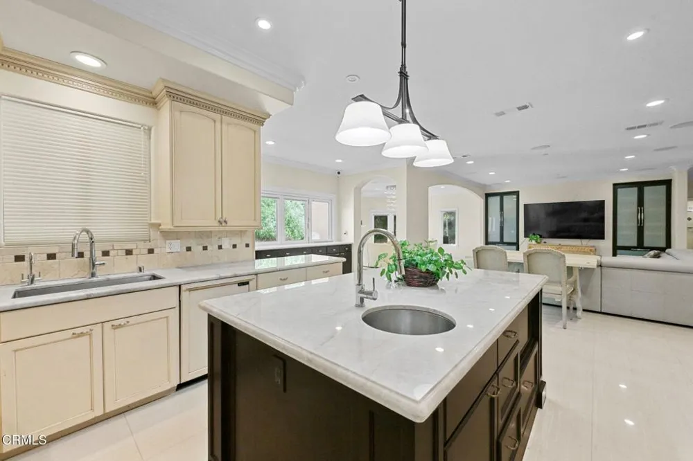 3263 New York Drive Pasadena, CA 91107