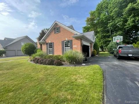 5827 Woodfield Parkway