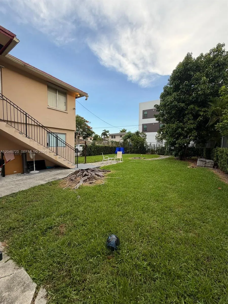 1036 NW 3rd St #2 Miami, FL 33128