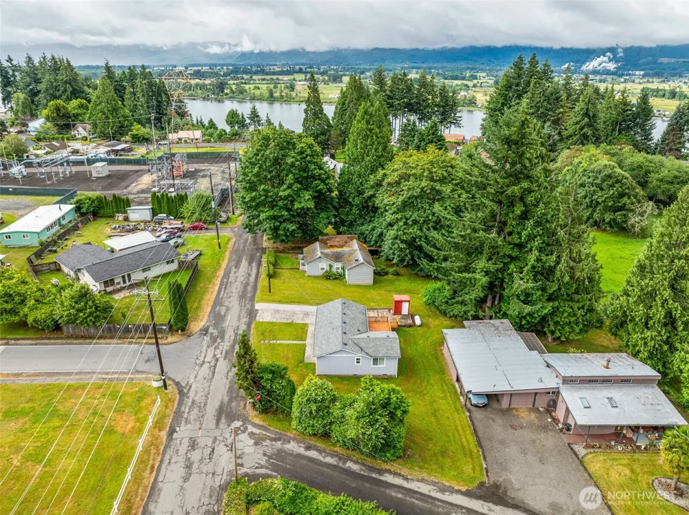 175 Jacobson Road Cathlamet, WA 98612