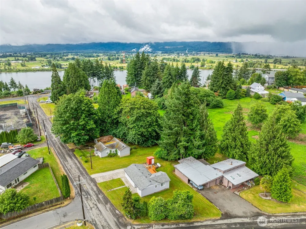 175 Jacobson Road Cathlamet, WA 98612