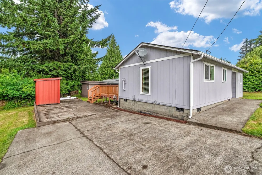 175 Jacobson Road Cathlamet, WA 98612